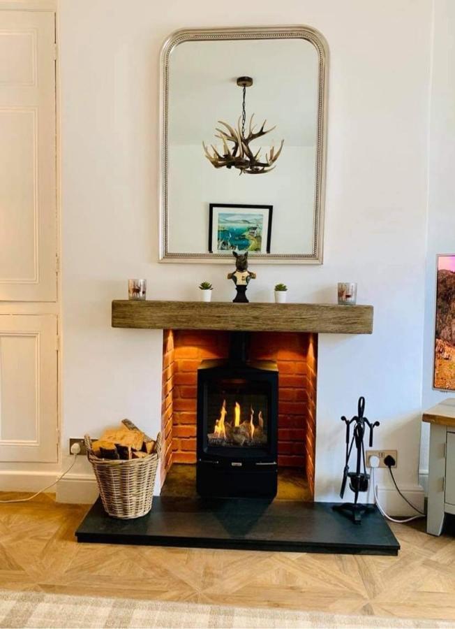 Woodland Cottage - Private Courtyard - Pet Friendly Retreat In The Heart Of Windermere Ngoại thất bức ảnh